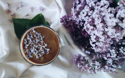 Amouage Lilac Love: il romanticismo delicato di lillà e cacao